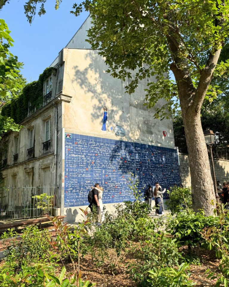 où s'embrasser à montmartre mur des je t'aime