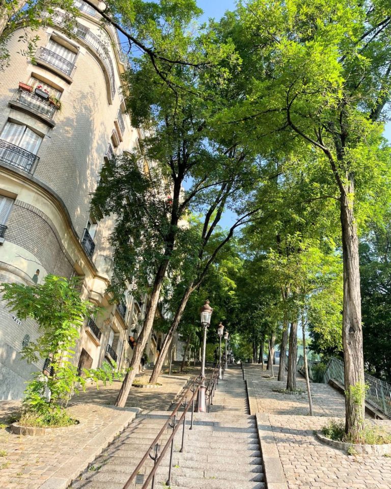 où s'embrasser à montmartre rue foyatier