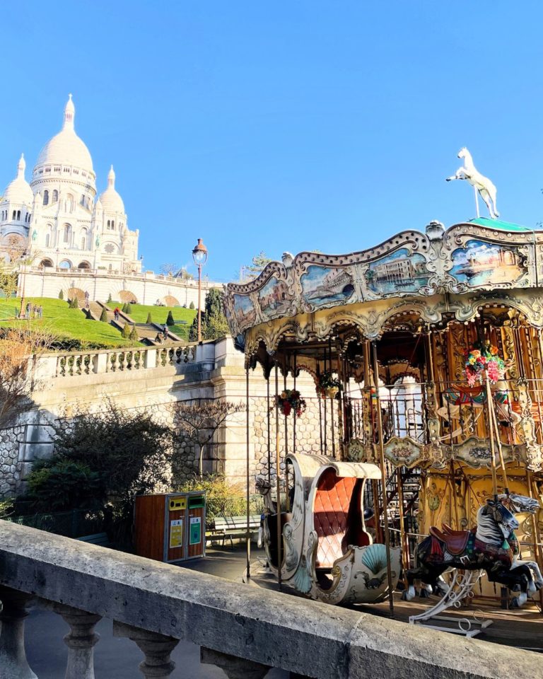où s'embrasser à montmartre square louise michel