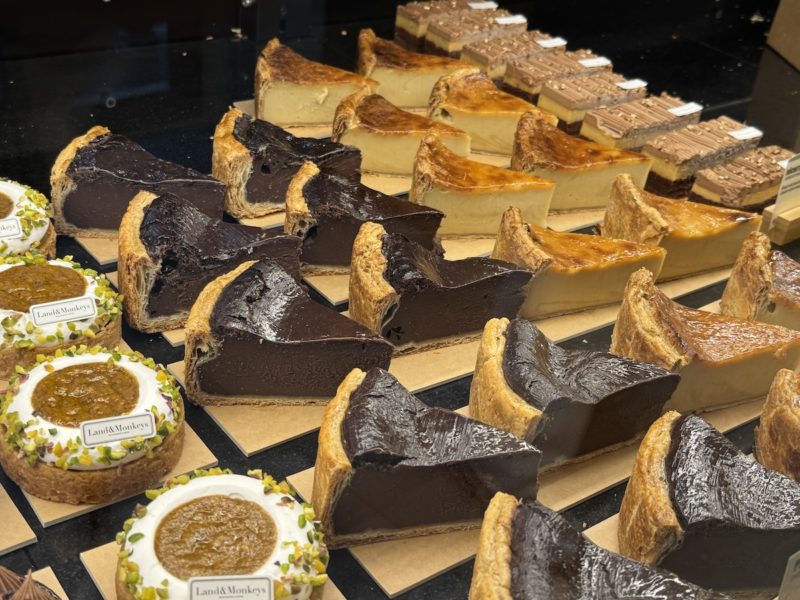 land & monkeys montmartre paris 18-05