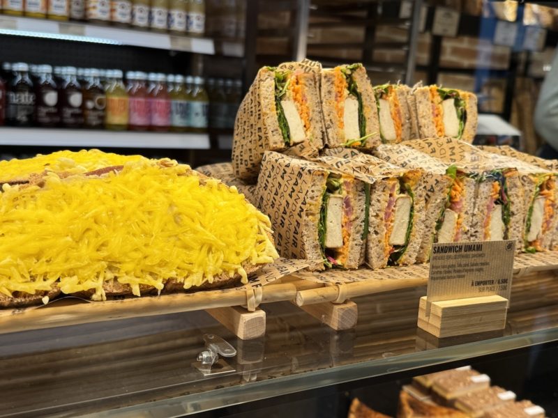 land & monkeys montmartre paris 18-06