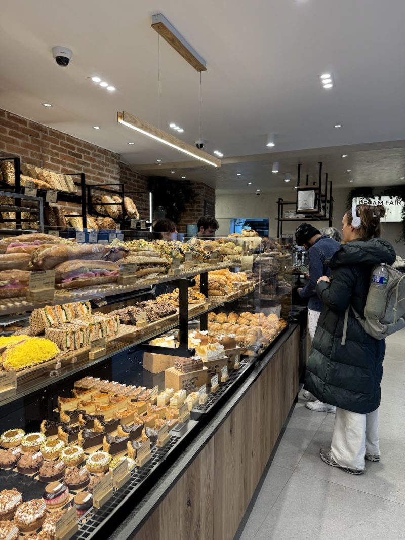 land & monkeys montmartre paris 18-08