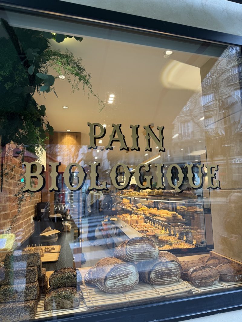 land & monkeys montmartre paris 18-11