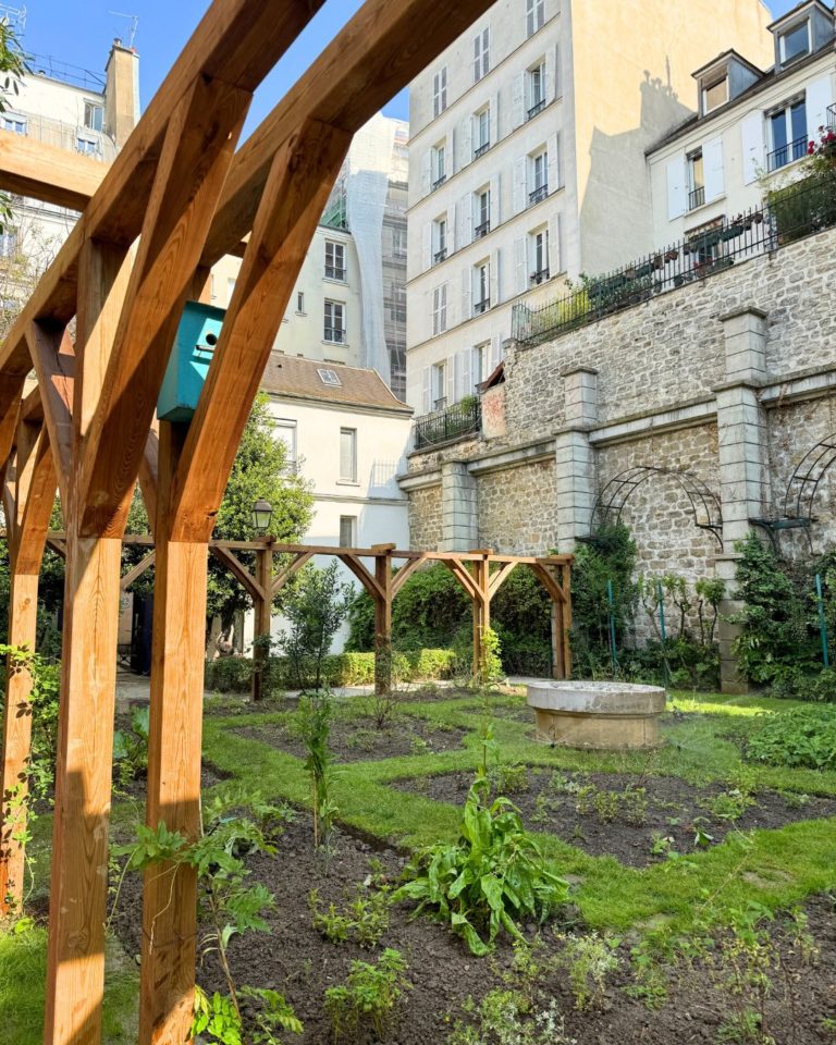 où s'embrasser à montmartre square des abbesses